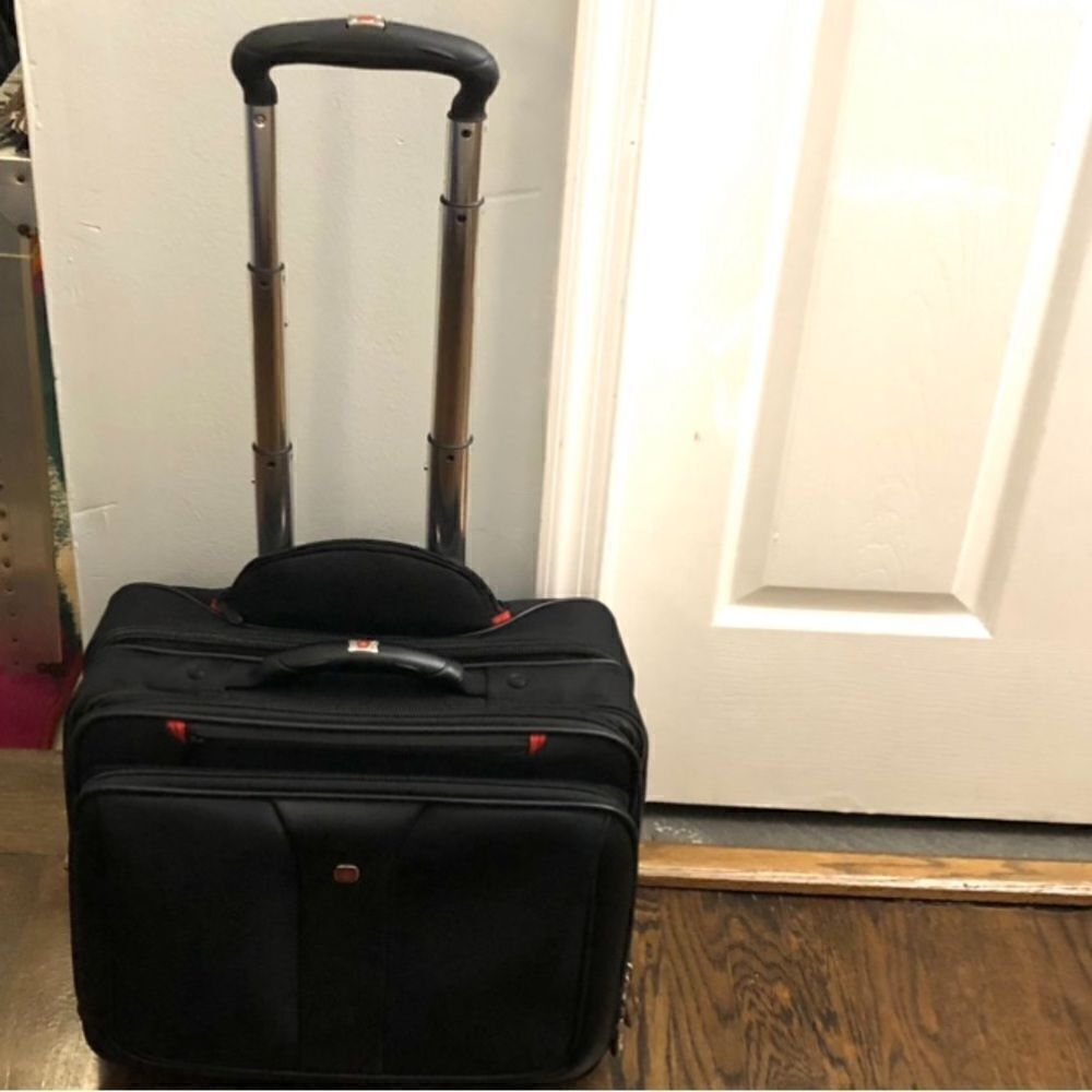 Patriot wheeled travel luggage - Picture 3 of 16